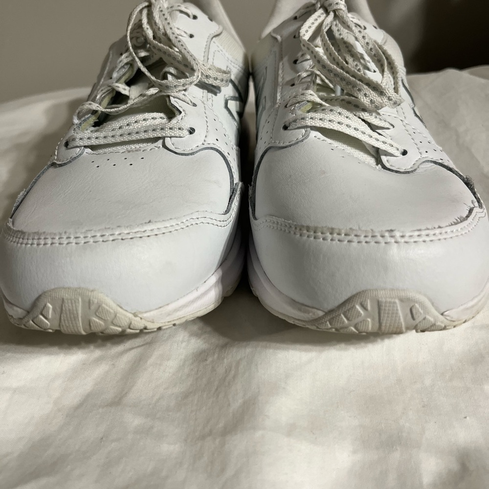 New Balance 411 Comfort Ride sneakers, women’s size 9.